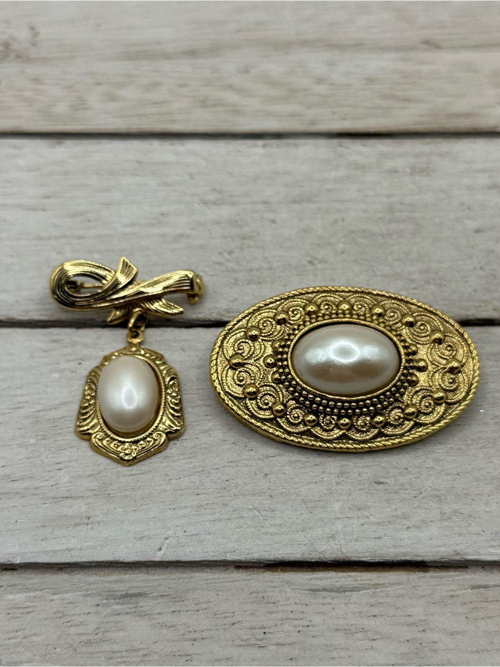 Set of two Elegant Gold-Tone faux Pearl Oval Brooch Set